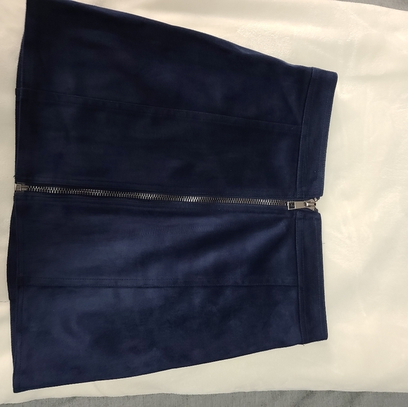 2/25$ 🛍 Navy Velvet Skirt zipper front - Picture 1 of 1